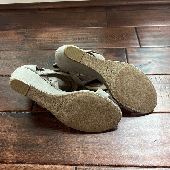 American Rag Wedges - Picture 2 of 2